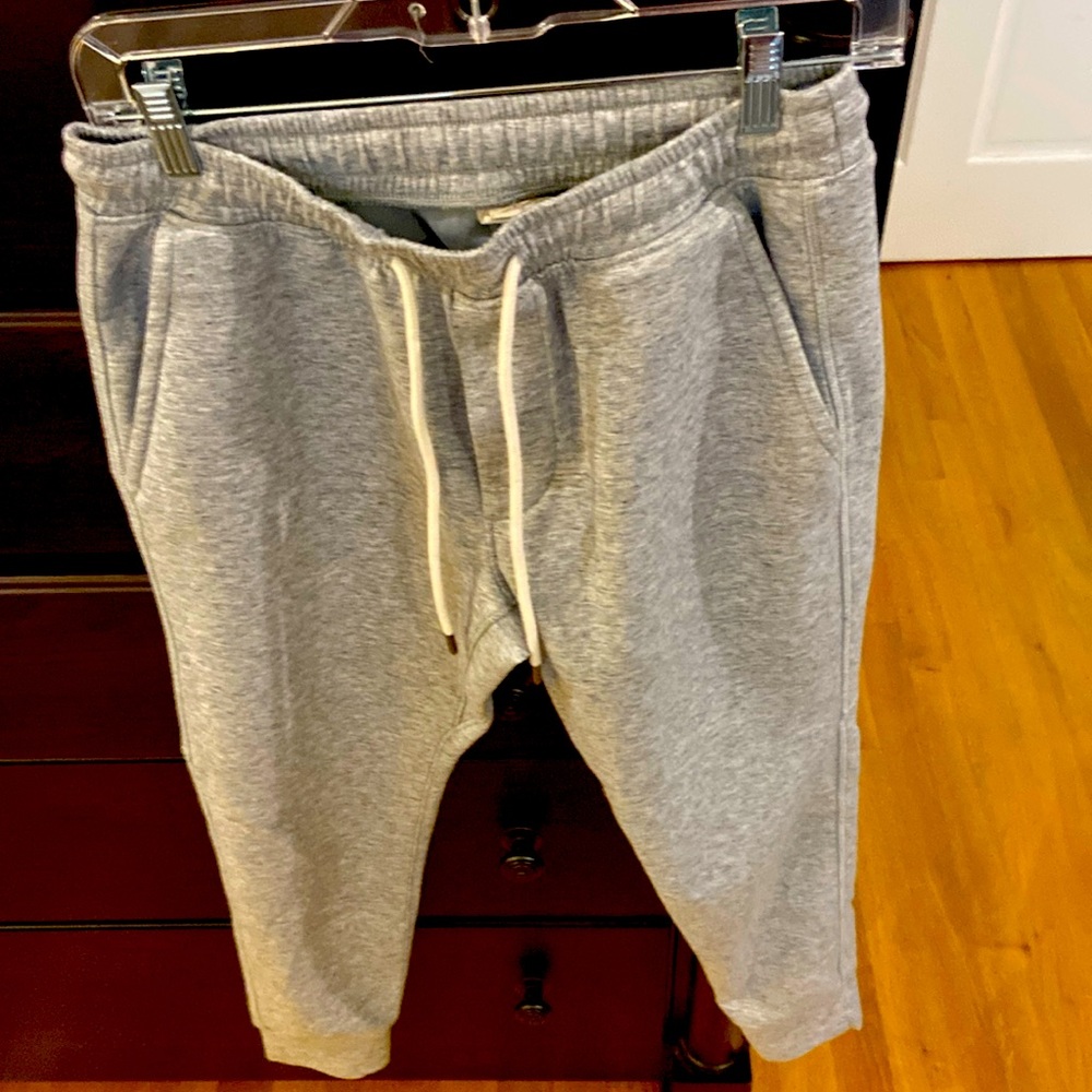Boy’s American Eagle grey joggers size small w pockets